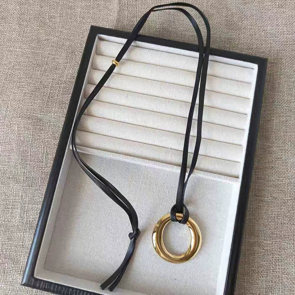Emryn Cutout Ring Necklace - Gold Ring Pendant Necklace [88AAPF77]