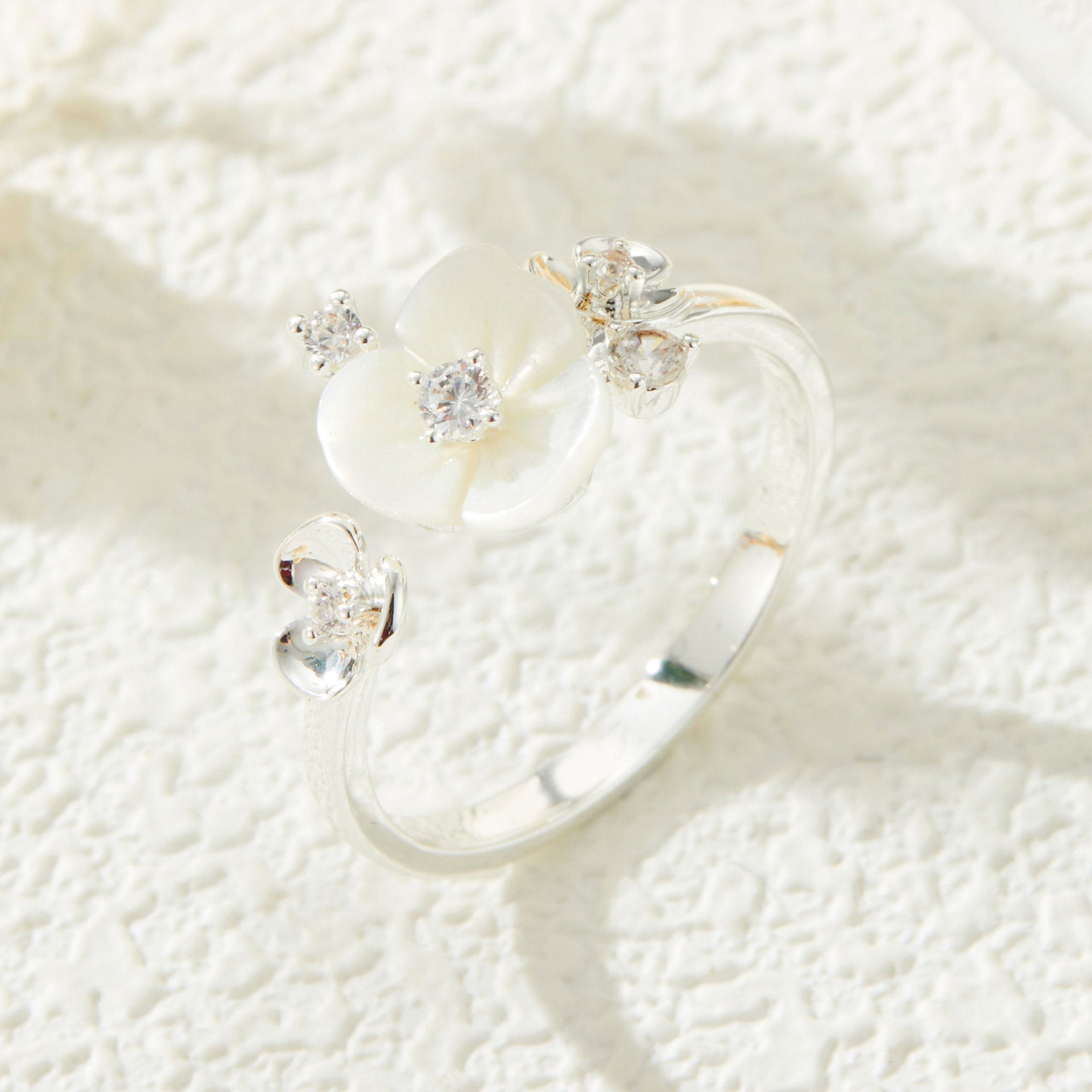 Ariyana Mother-of-Pearl Ring - R17106O001 [1RY6VLD4]