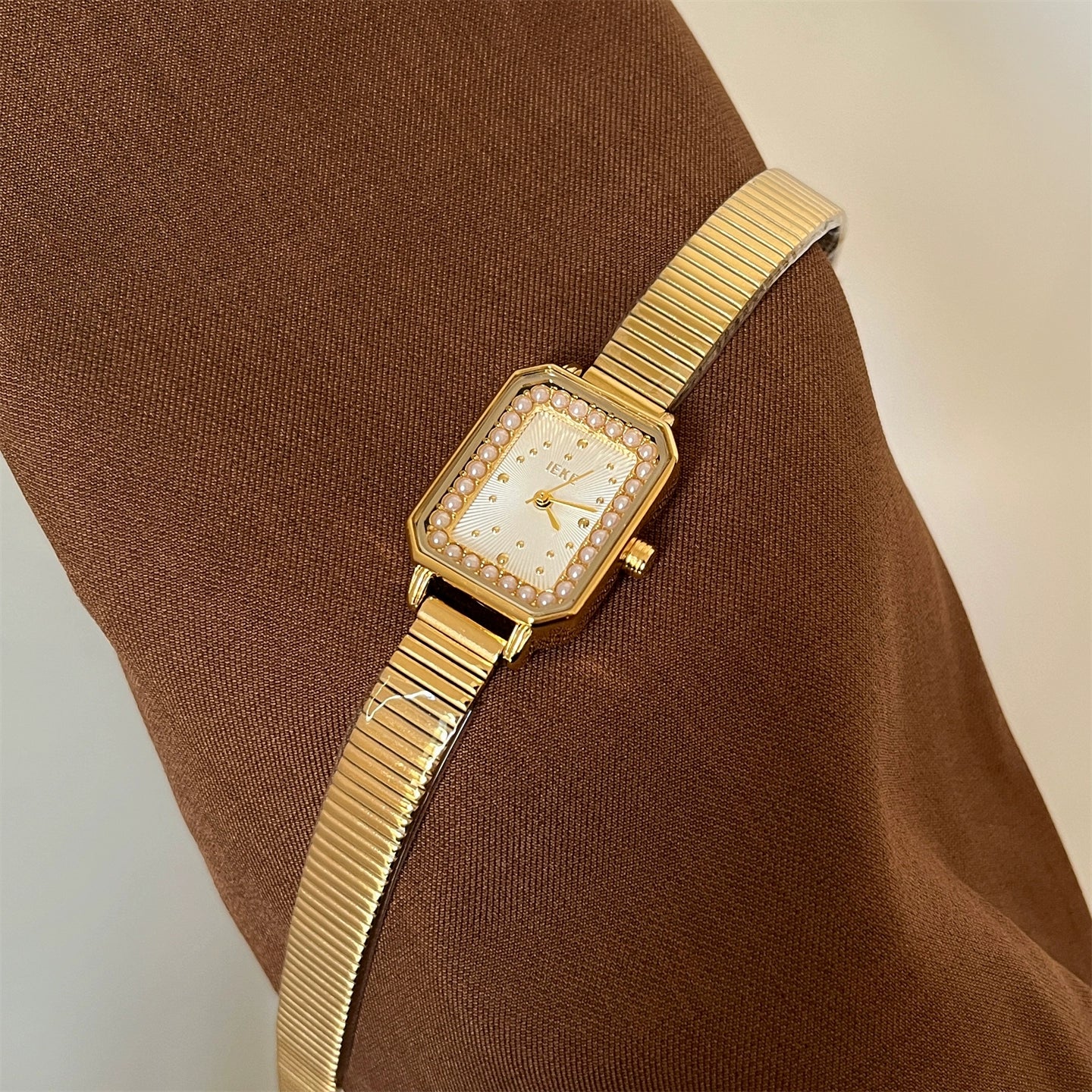Quinley Pearl Square Watch - Gold Metal Mesh Strap with Gold Case & White Dial [86IUJFLU]