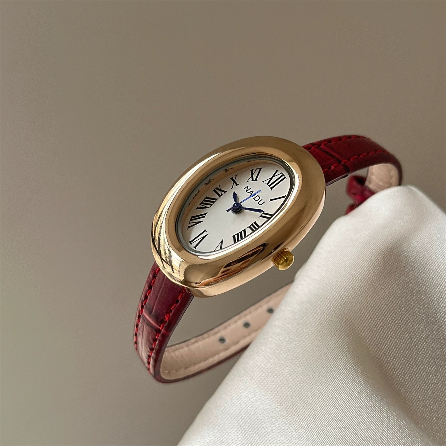 Elyzabeth Oval Retro Watch - Red Leather Gold Frame White Dial Full Roman [D06G15M8]