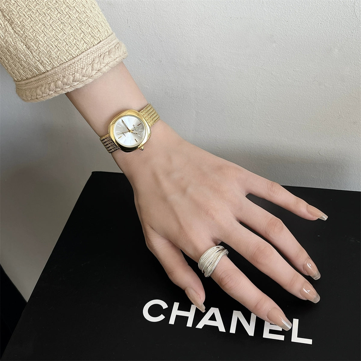 Alison Vintage Square Watch - Gold/White with Grain Link Band [S8R7TUVA]