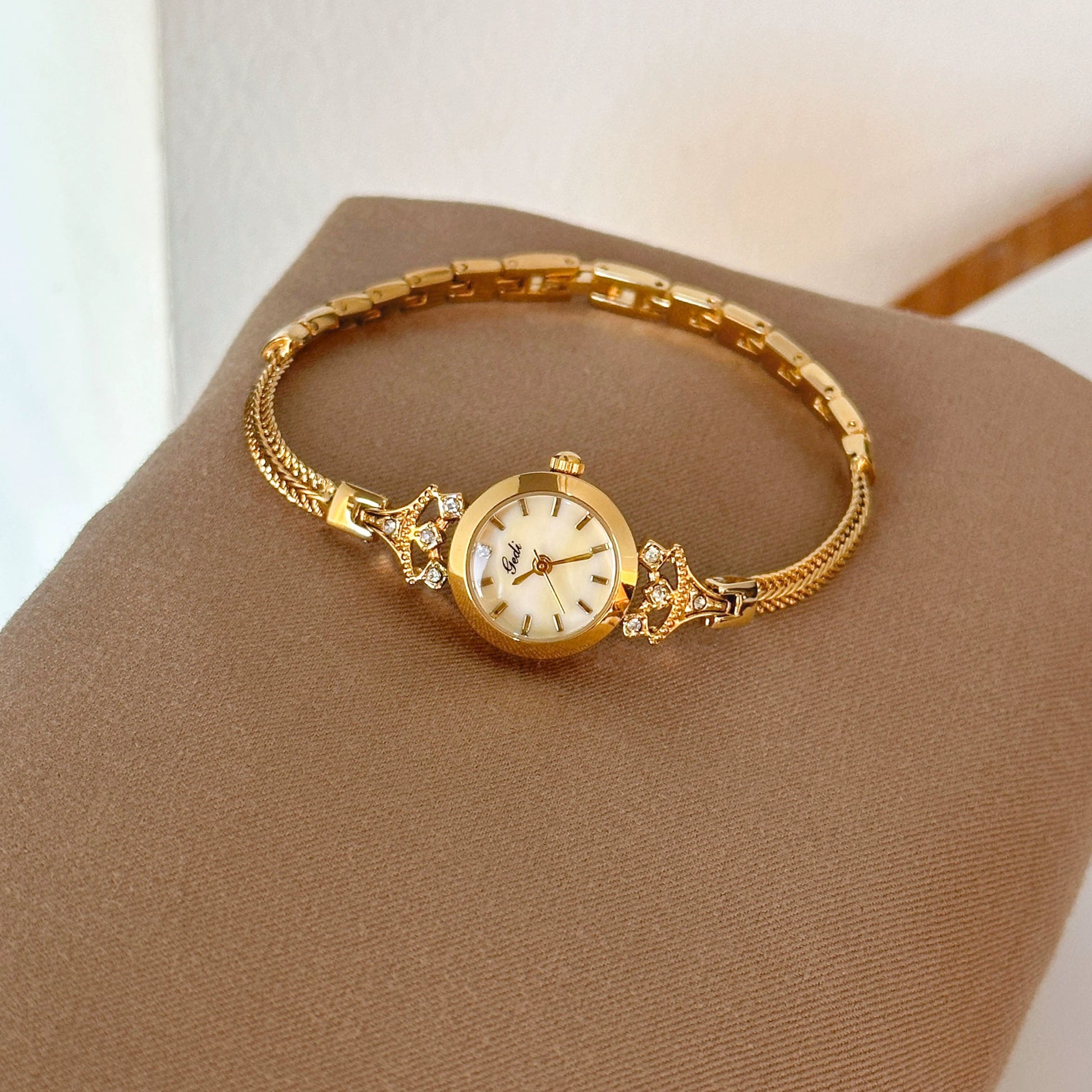 Loghan Gold Bracelet Watch - Lace Chain Gold Watch [H1LW8TRT]