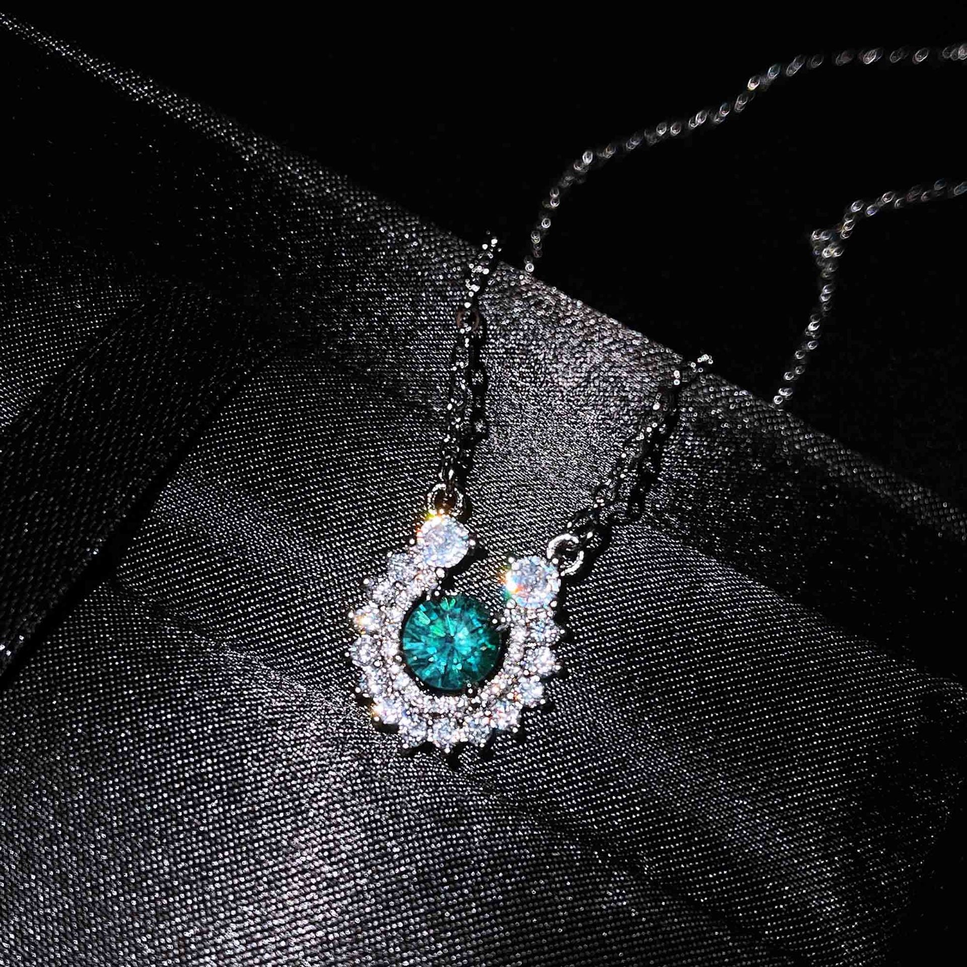 Gertrude Simulated Diamond Heart Necklace - Option 1: 1 Carat Necklace (40+5cm) [RY1FE9FQ]