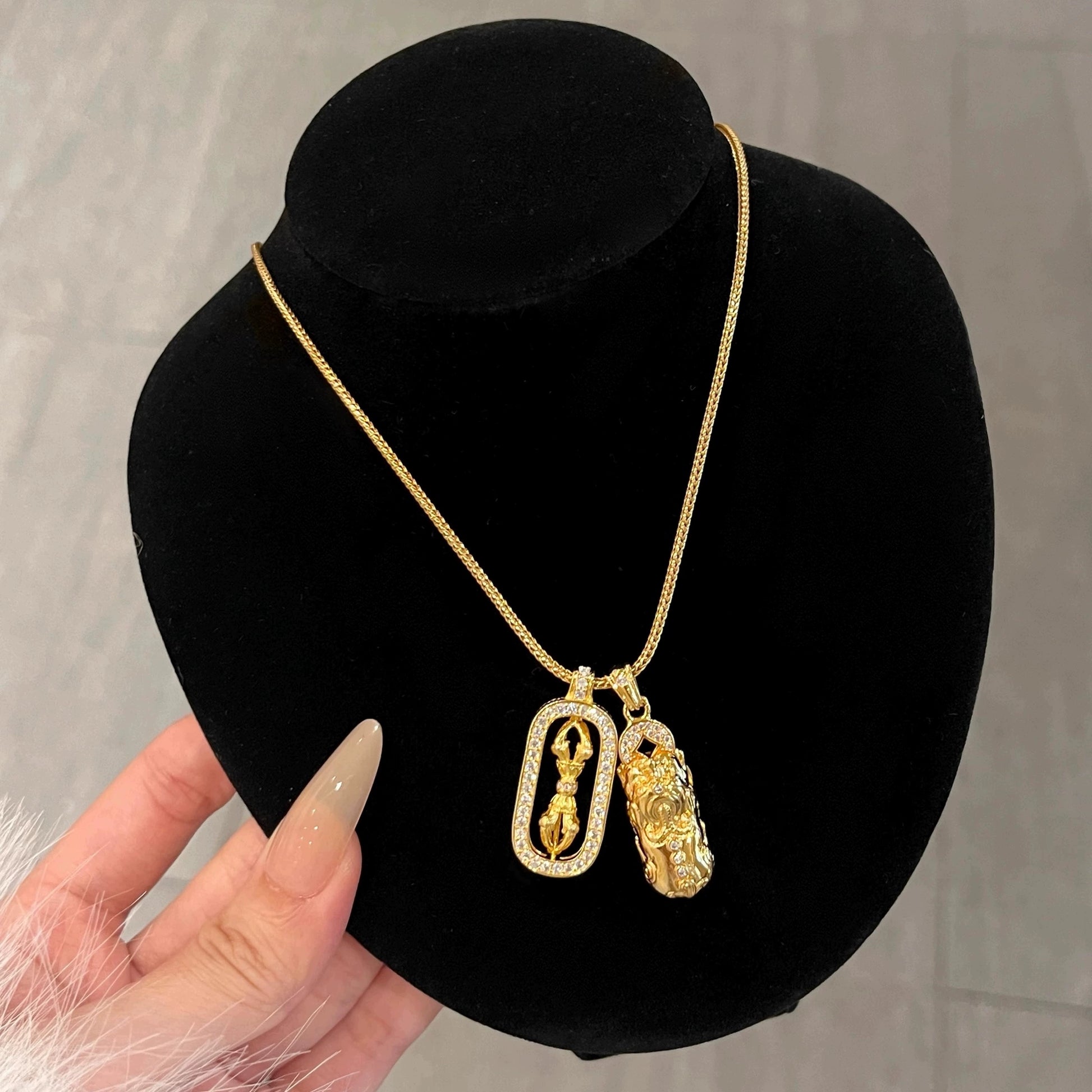 Vedika Vajra Pixiu Pendant Necklace - Vajra Pixiu Necklace [2R9DT1QQ]