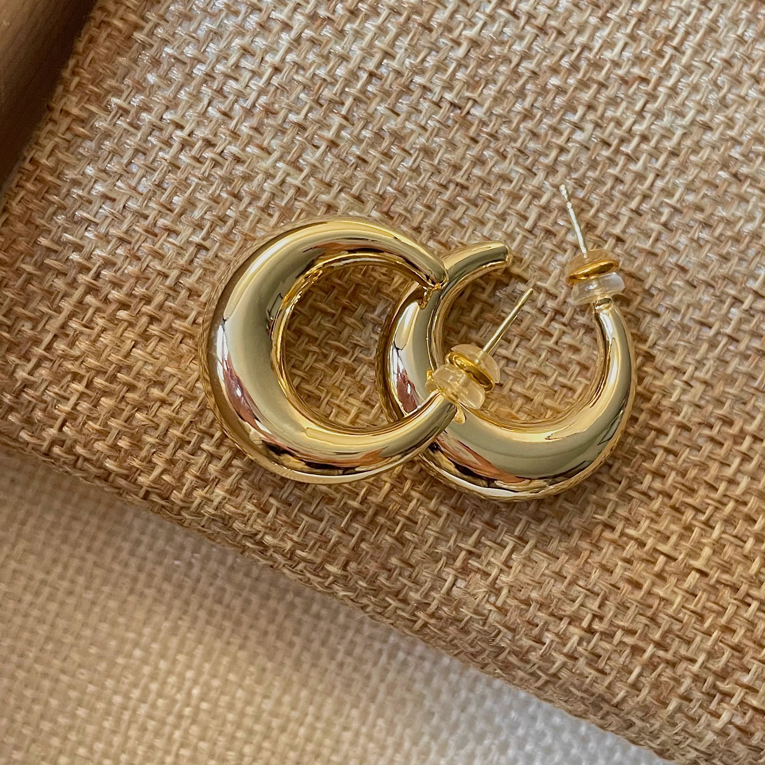 Anne Smooth Hoop Earrings - Gold Small (2cm)
