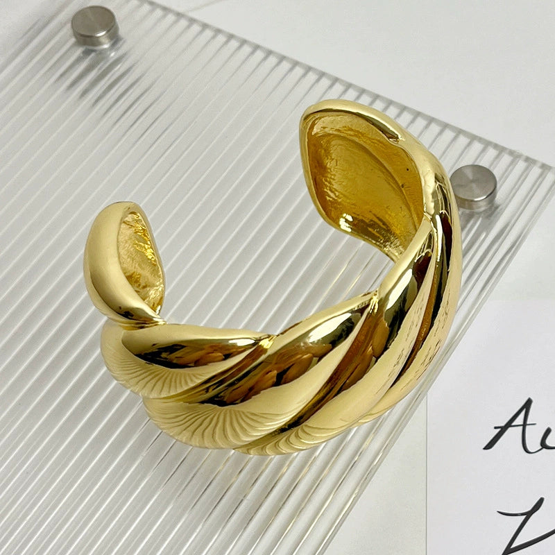 Alinah Wide Textured Cuff - Gold Open Bracelet [0FIDLTOL]