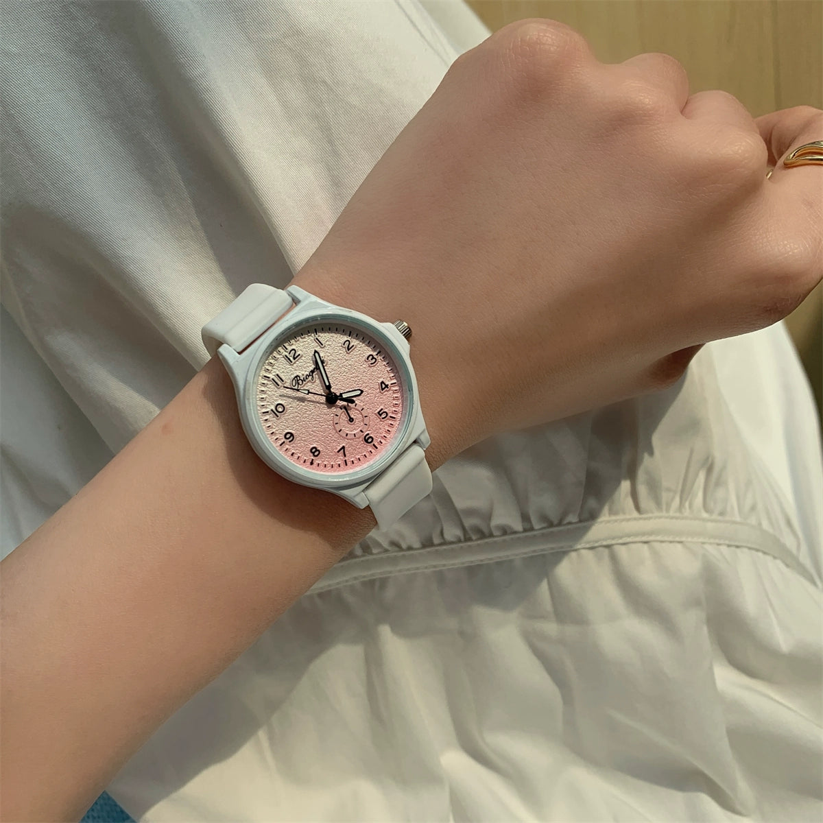 Jaylie Luxe Square Dial Watch - White (Baogelai Round Gradient Digital) [895MN47X]