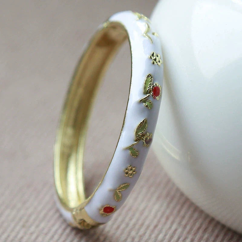 Sloan Whimsical Floral Bracelet - White (4.7cm)