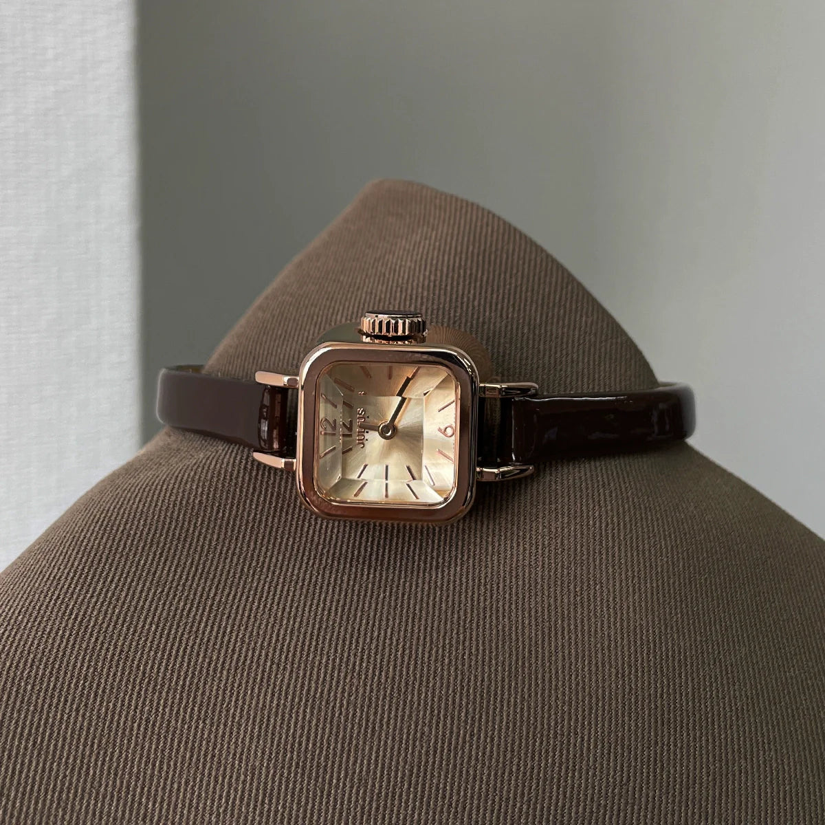 Lelia Elegant Square Watch - Brown Gold