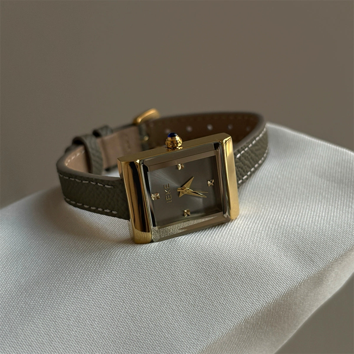 Sury Retro Oval Strap Watch - IEKE9008 Smooth Four Diamond Dial - Grey with Gold Frame [RMN31GFA]
