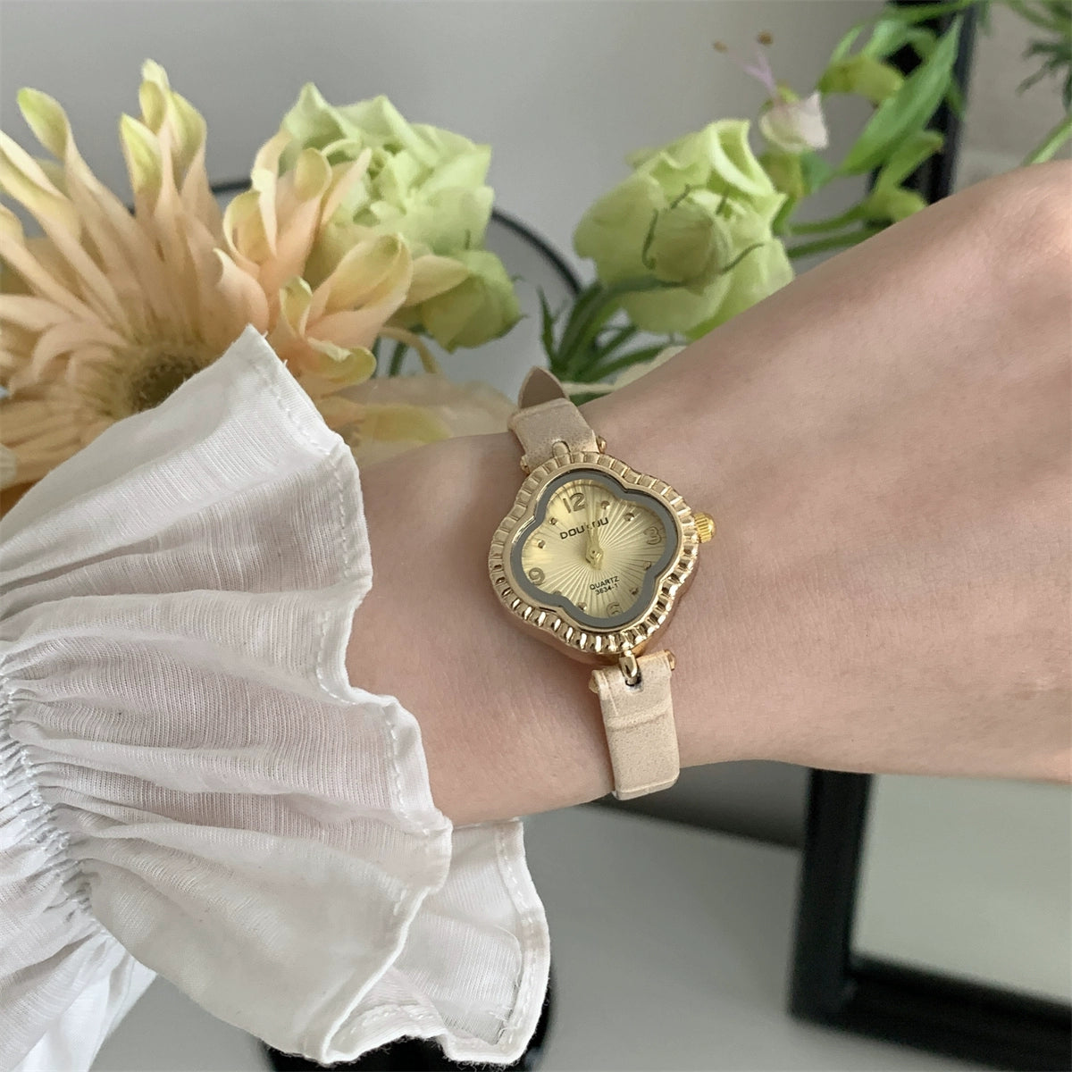 Faye Four-Leaf Clover Watch - Milk Apricot [UHES5E4S]