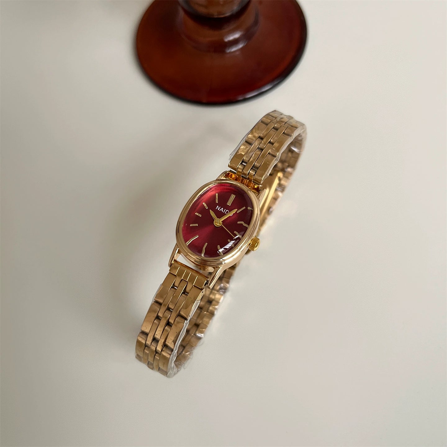 Mason Vintage Oval Watch - Gold Band, Red Face [NRVSVYCP]