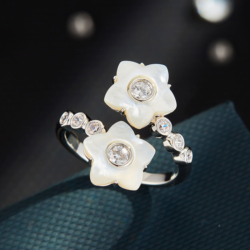 Devin Natural Shell Flower Ring - Gold Tone [5K9WHALQ]