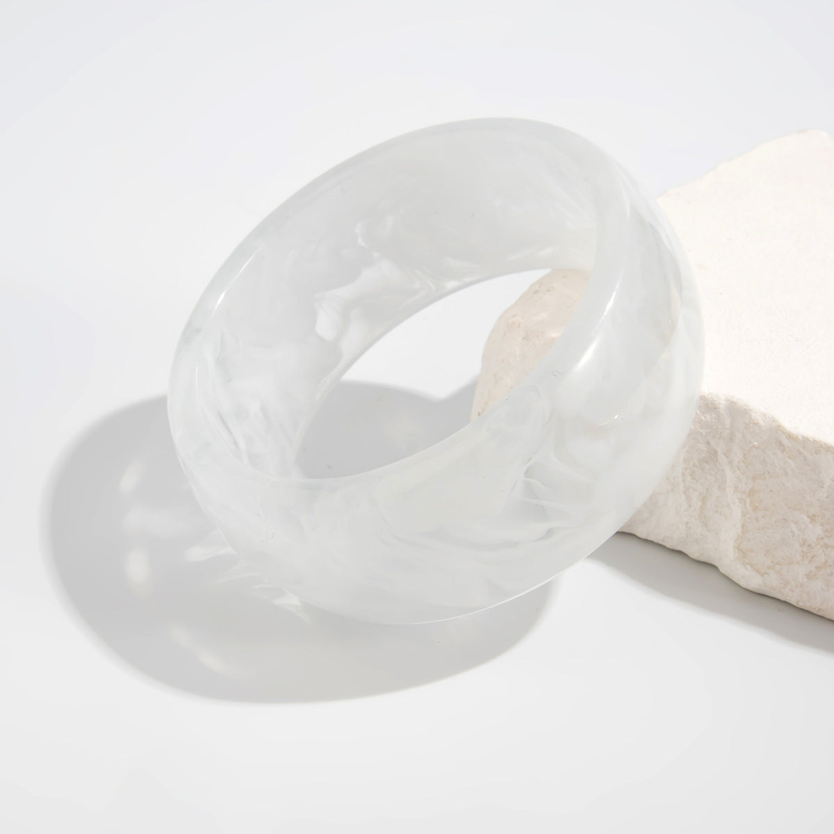 Kaylani Smudged Resin Bangle - Milky White [1LI8S3ID]