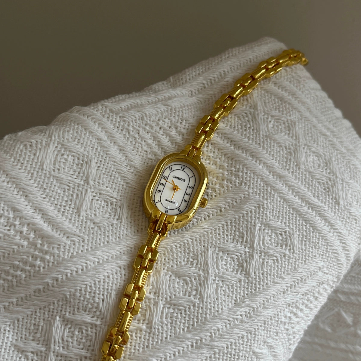 Anslee Mother-of-Pearl Bracelet Watch - Gold Band White Dial [KLWIY76I]