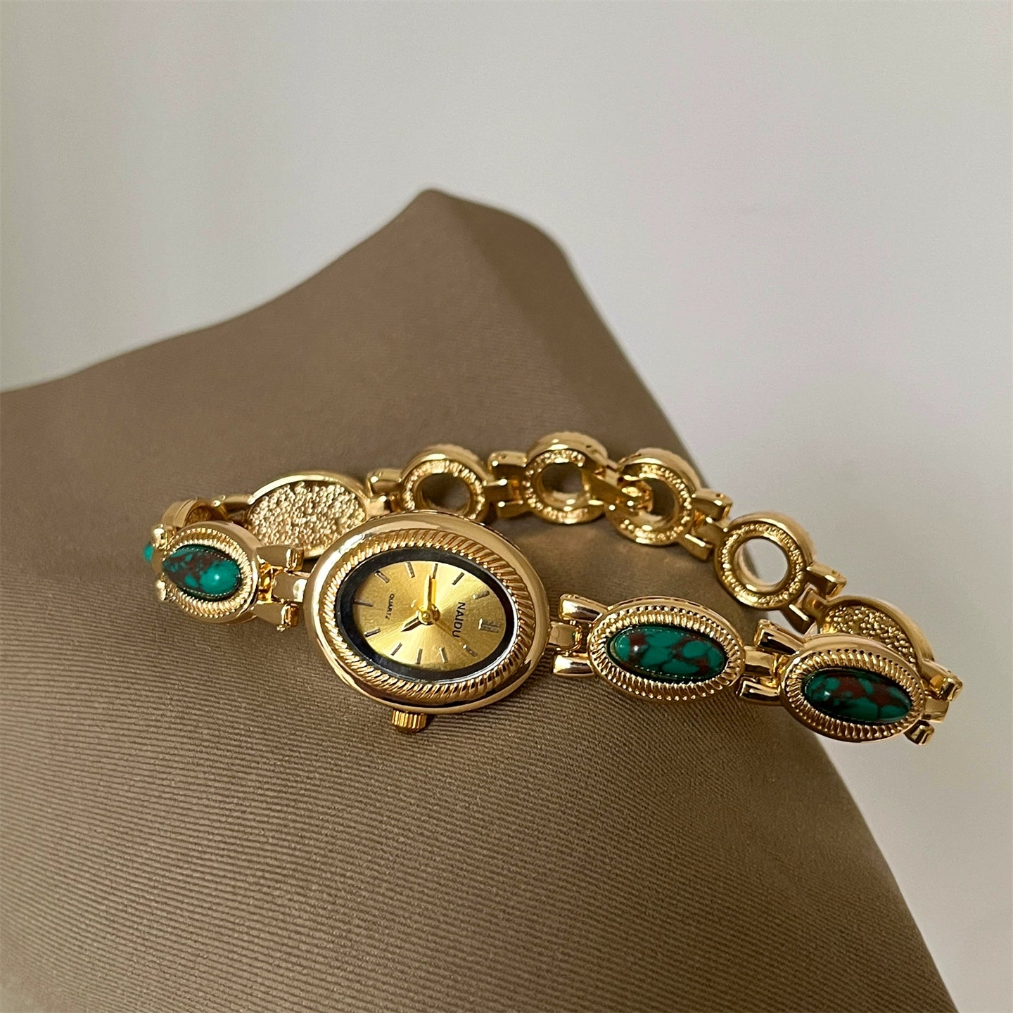 Leann Elegant Bracelet Watch - Dark Green Gold Frame Gold Face [TTLHXWP4]