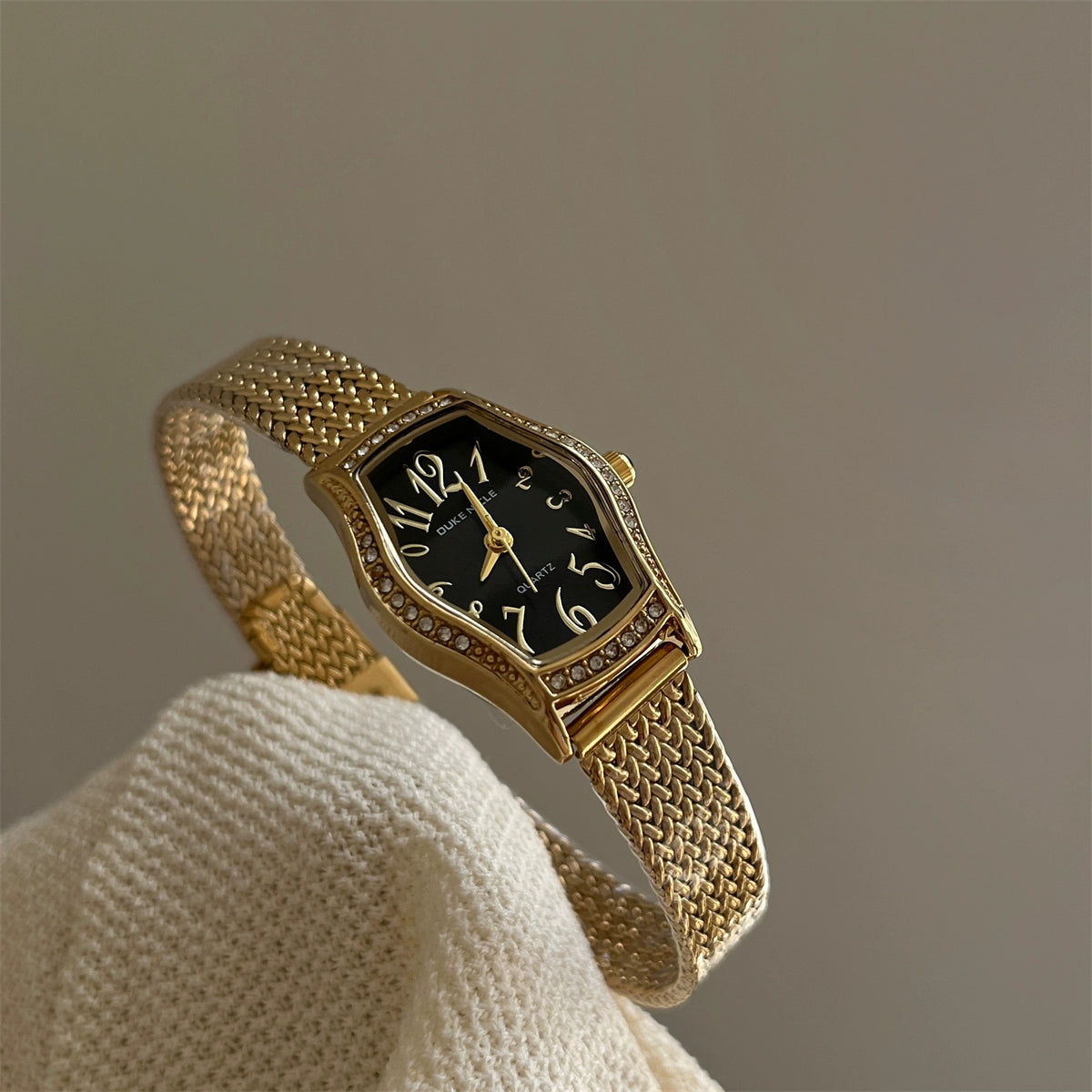 Guinevere Barrel Edge Watch - Gold Band Black Dial [5T7JVDDT]