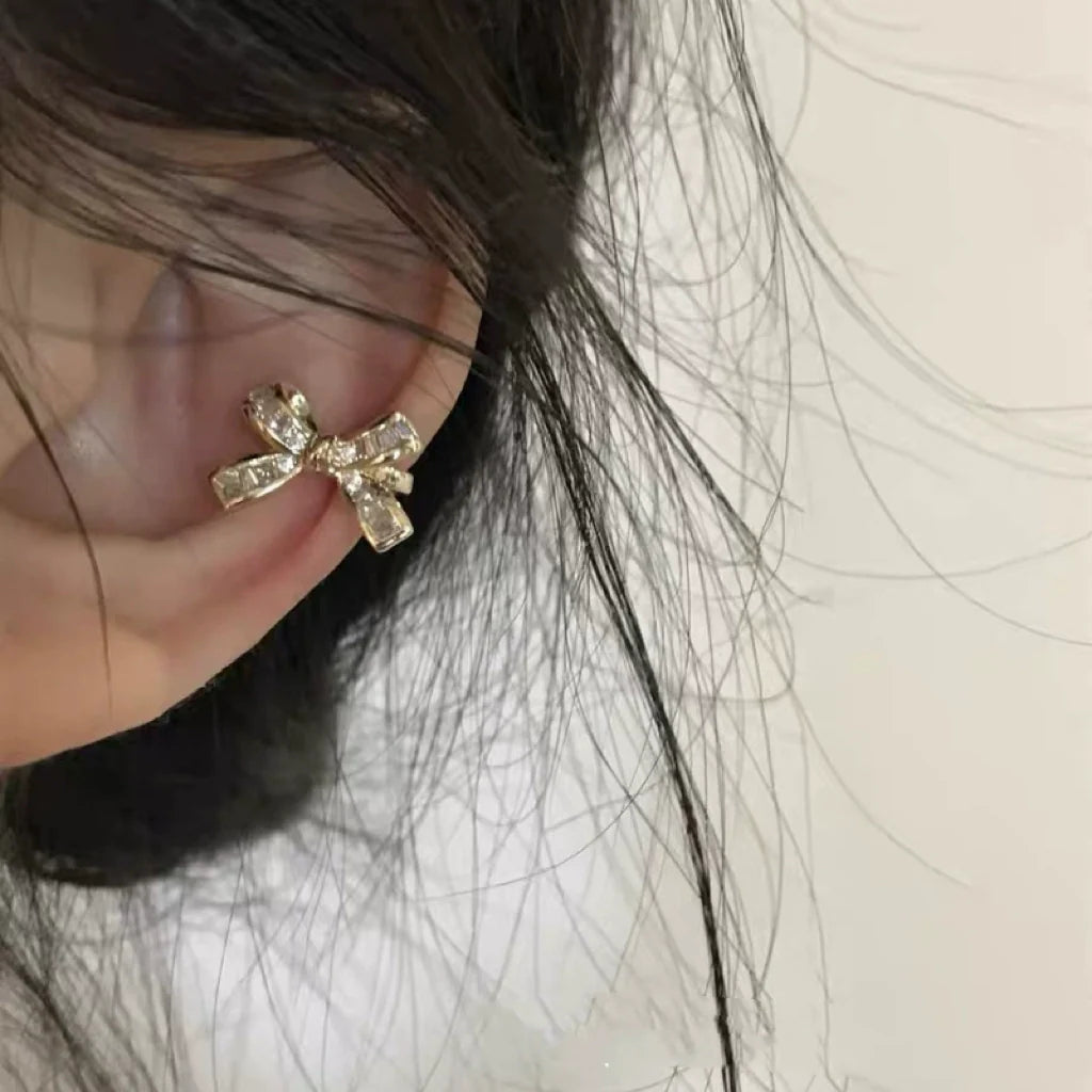 Amarra Sweet Cool Butterfly Ear Cuff - Single Gold