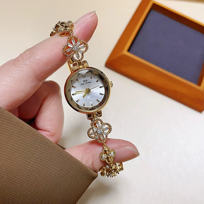 Vada Clover Charm Watch - Stylish Gold [2L4RTLEC]