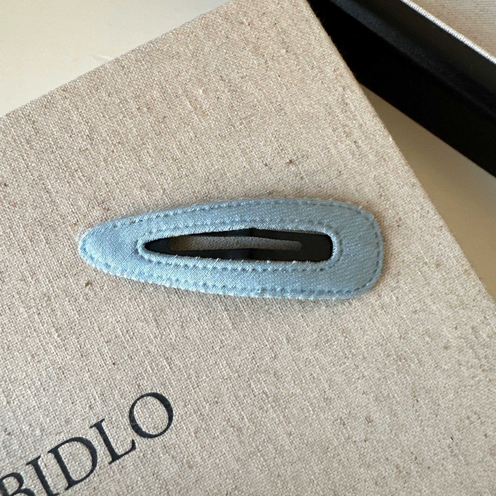 Ruqayyah Denim Shaped Hair Clips - Light Wash Teardrop (Single) [OF8G6WFC]