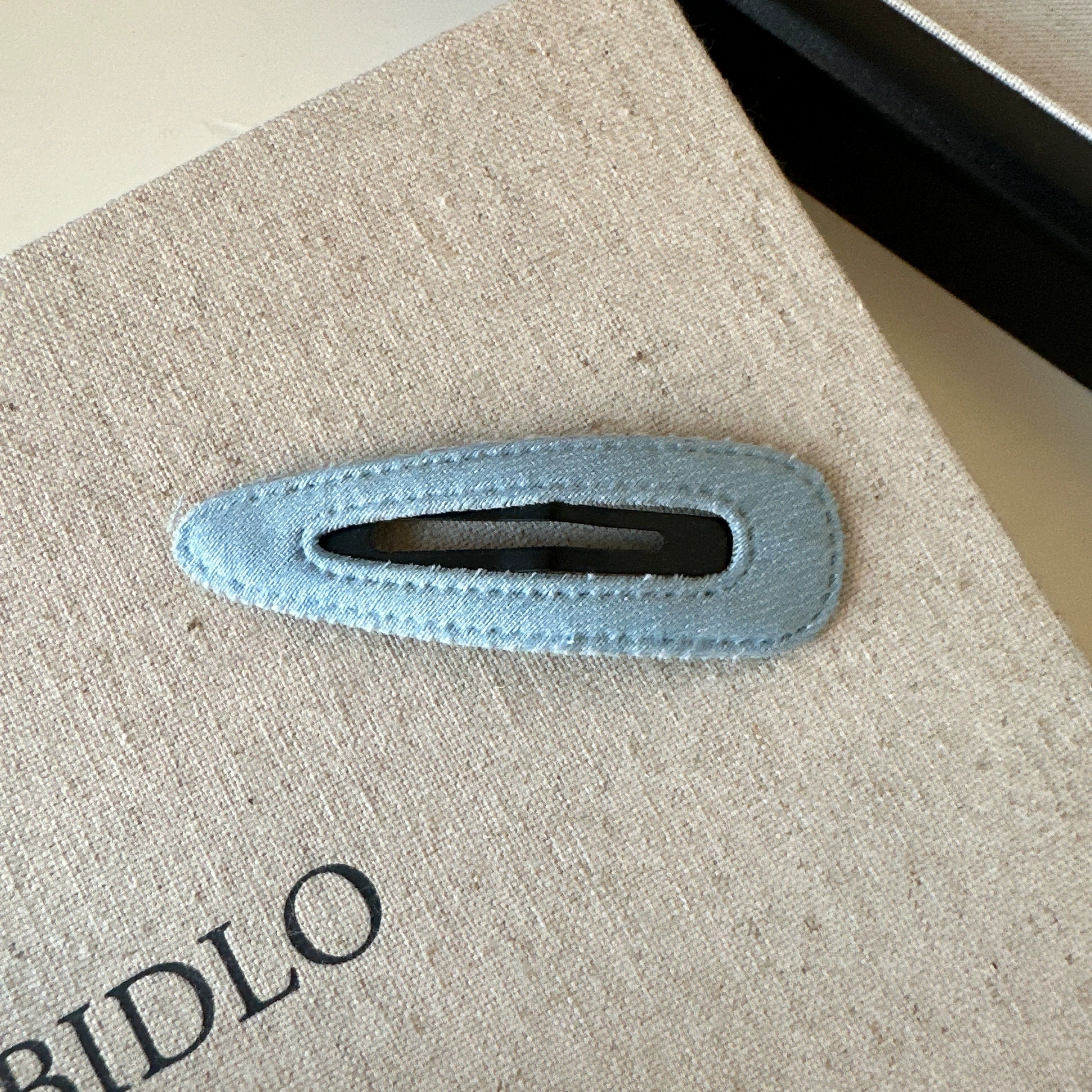 Ruqayyah Denim Shaped Hair Clips - Light Wash Teardrop (Single) [OF8G6WFC]
