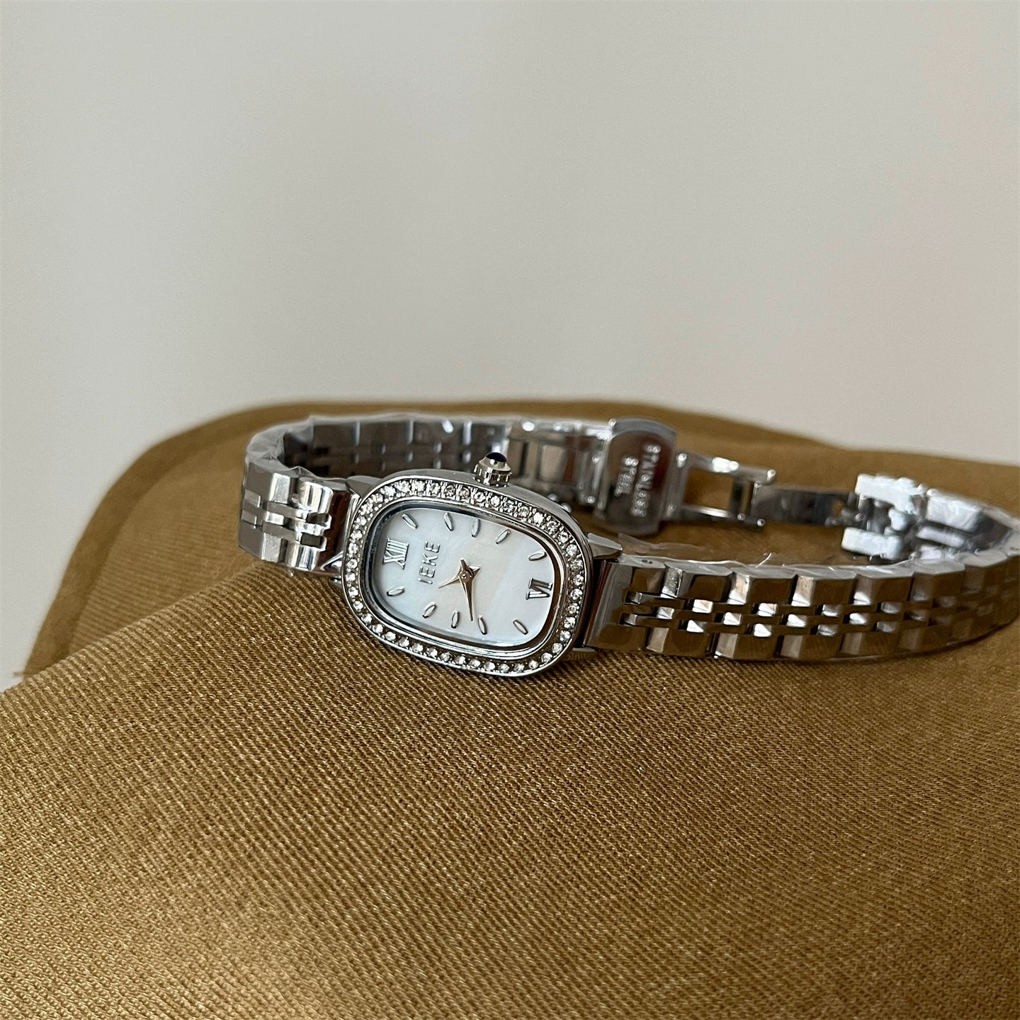 Tonya Crystal Wrist Watch - Silver Band White Dial [R24JY066]