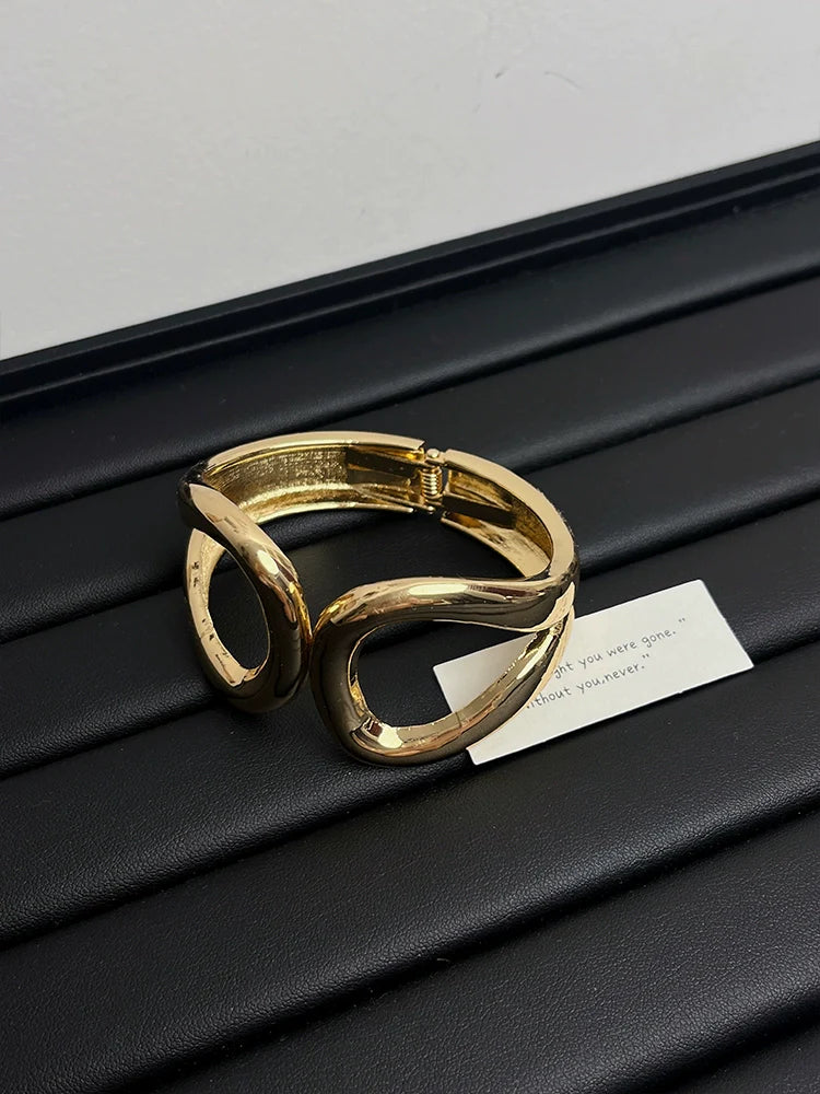 Bennett Asymmetric Cuff Bracelet - Gold