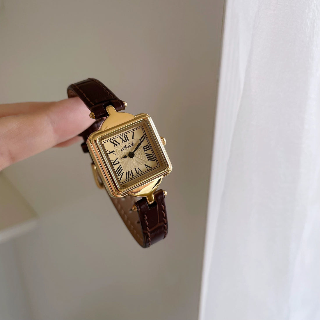 Jaziah Retro Square Watch - Brown Strap Gold Case [NQELFOP2]