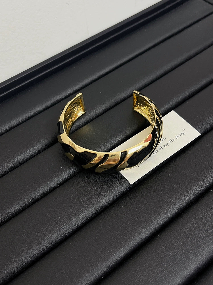 Sana Enamel Open Bangle Ring - Black Open Bangle