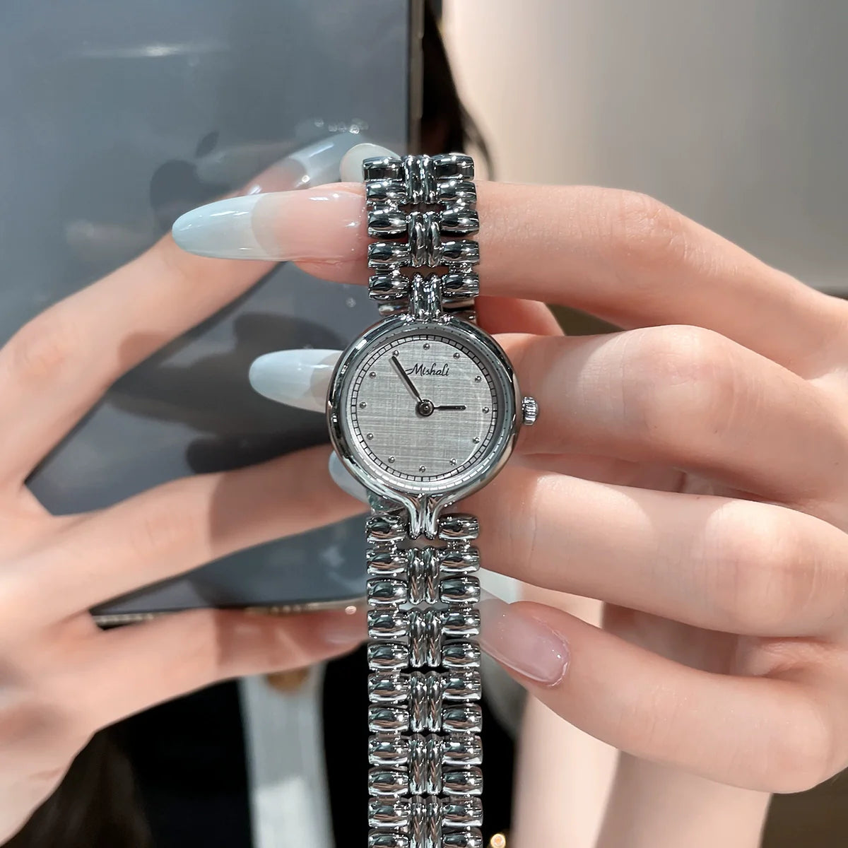 Avery Vintage Metal Watch - Silver
