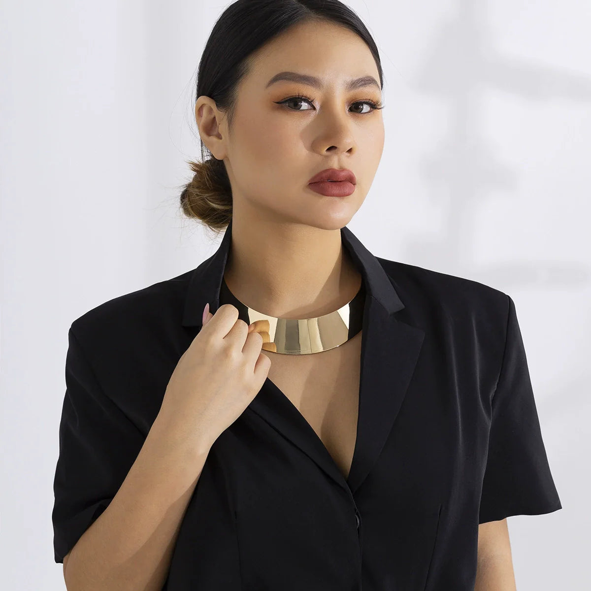 Aria Geometric Metal Choker - Gold Necklace