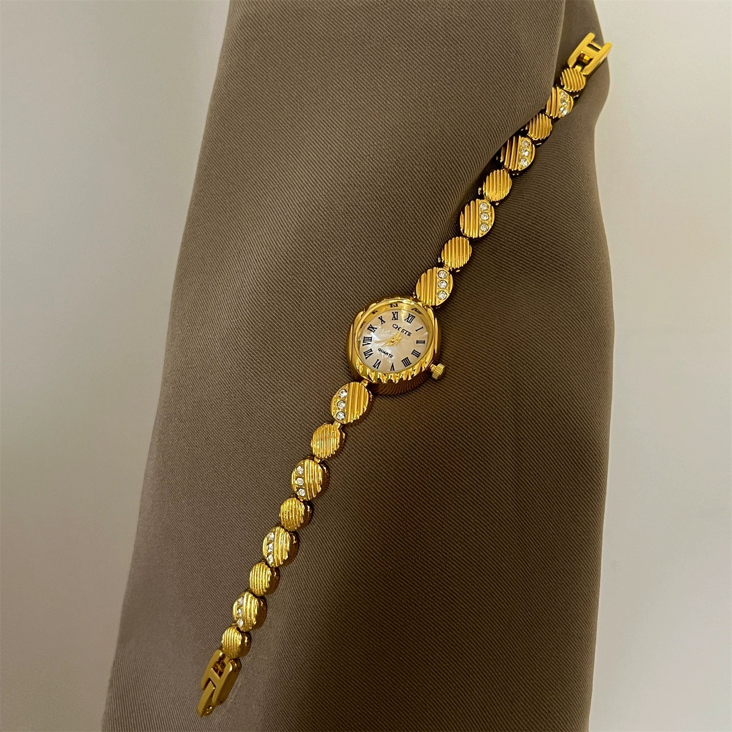 Dayami Square Dial Watch - Gold Strap Gold Dial (Oval Roman Frosted Bracelet) [LOR28RTX]