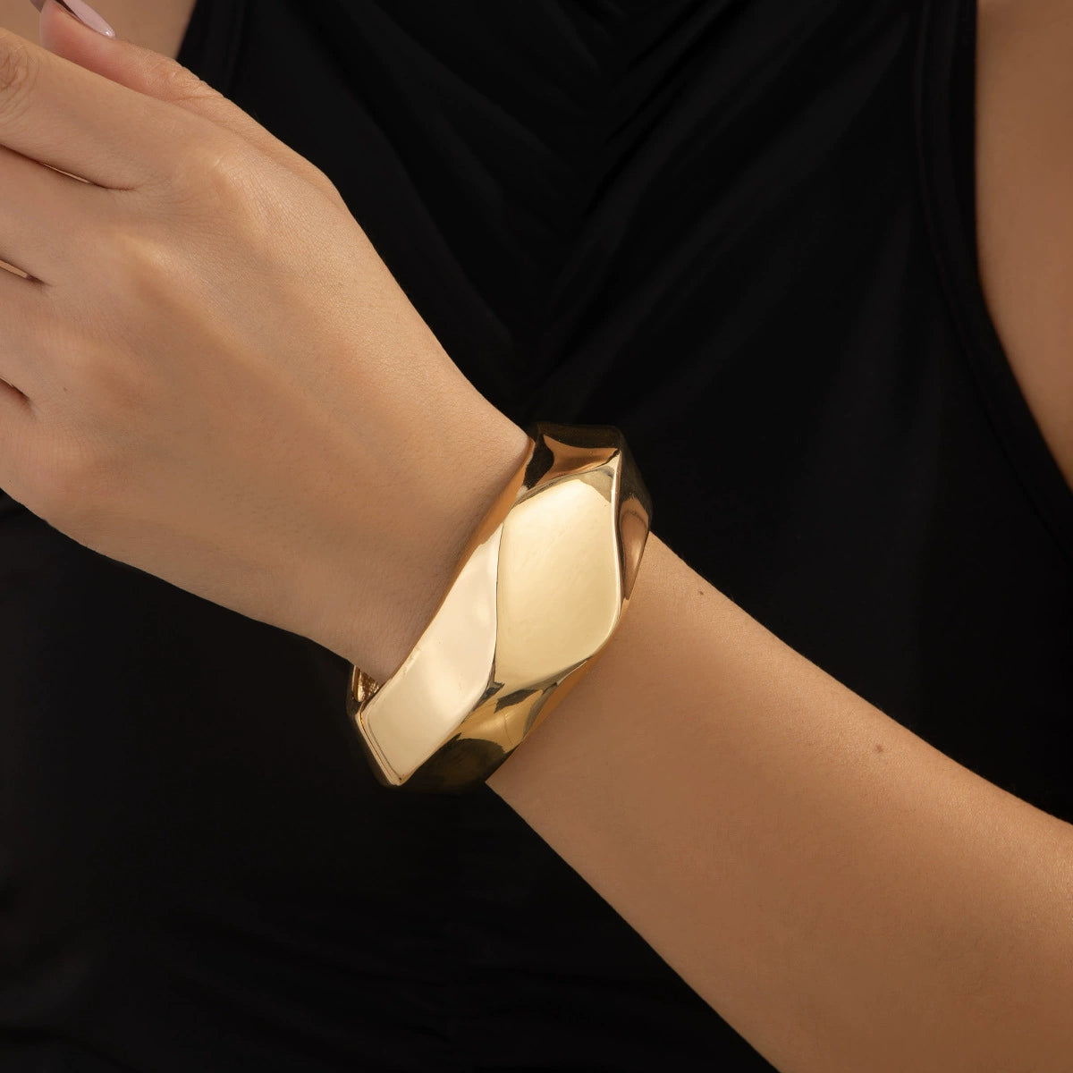 Katara Glossy Wave Cuff Bracelet - Wave Cuff Bracelet - Gold (Style 02) [DJ440G4D]