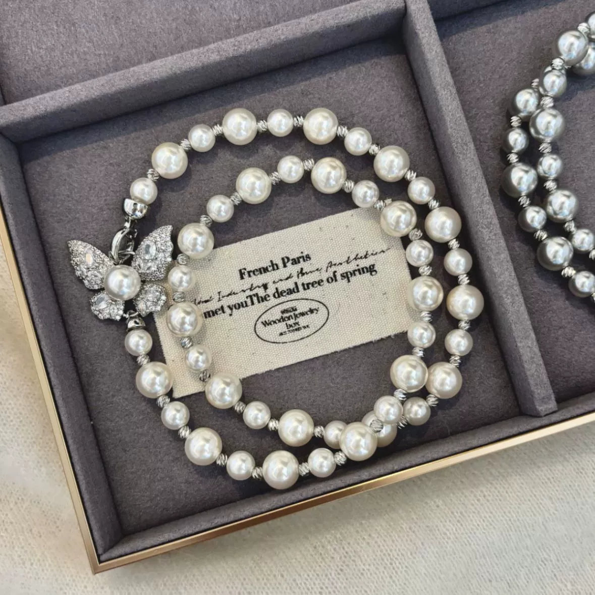 Jaela Butterfly Pearl Necklace - White Pearl Butterfly Necklace [D4EW14KU]