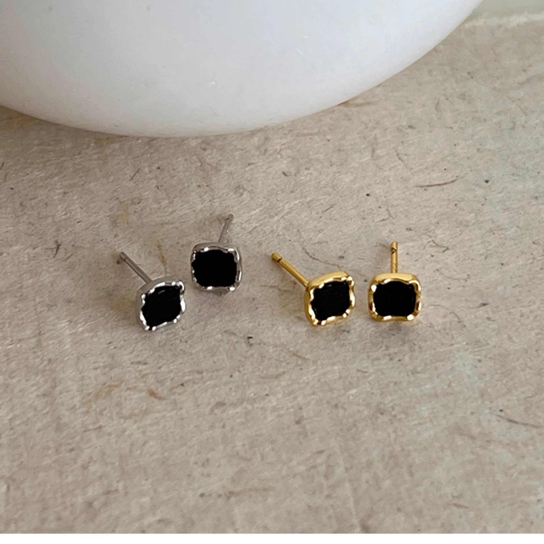 Kelis Sleek Square Earrings - Gold [BRMGLH9G]