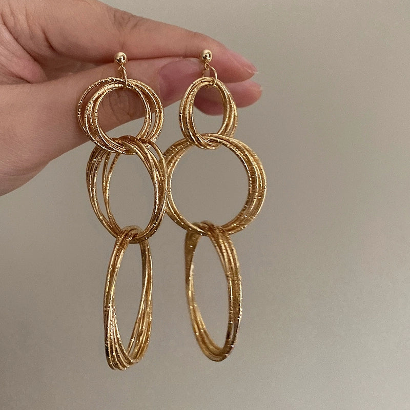 Maverick Gold Interlocking Earrings - Interlocking Gold [JJ085XX2]