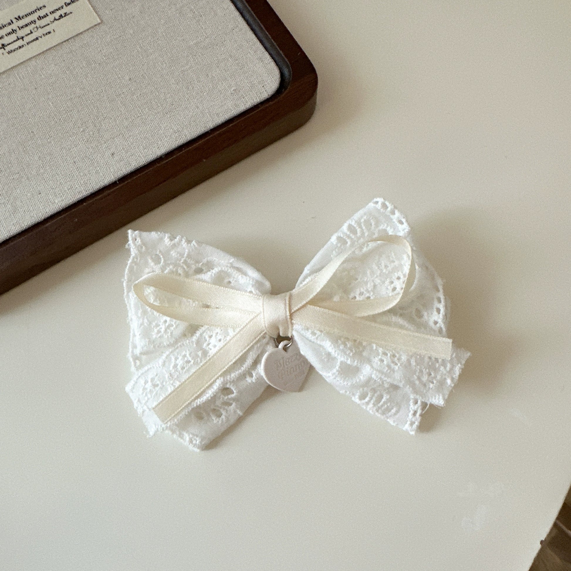 Rayleigh Lace Bow Hair Clip - White [0H1FWQHK]