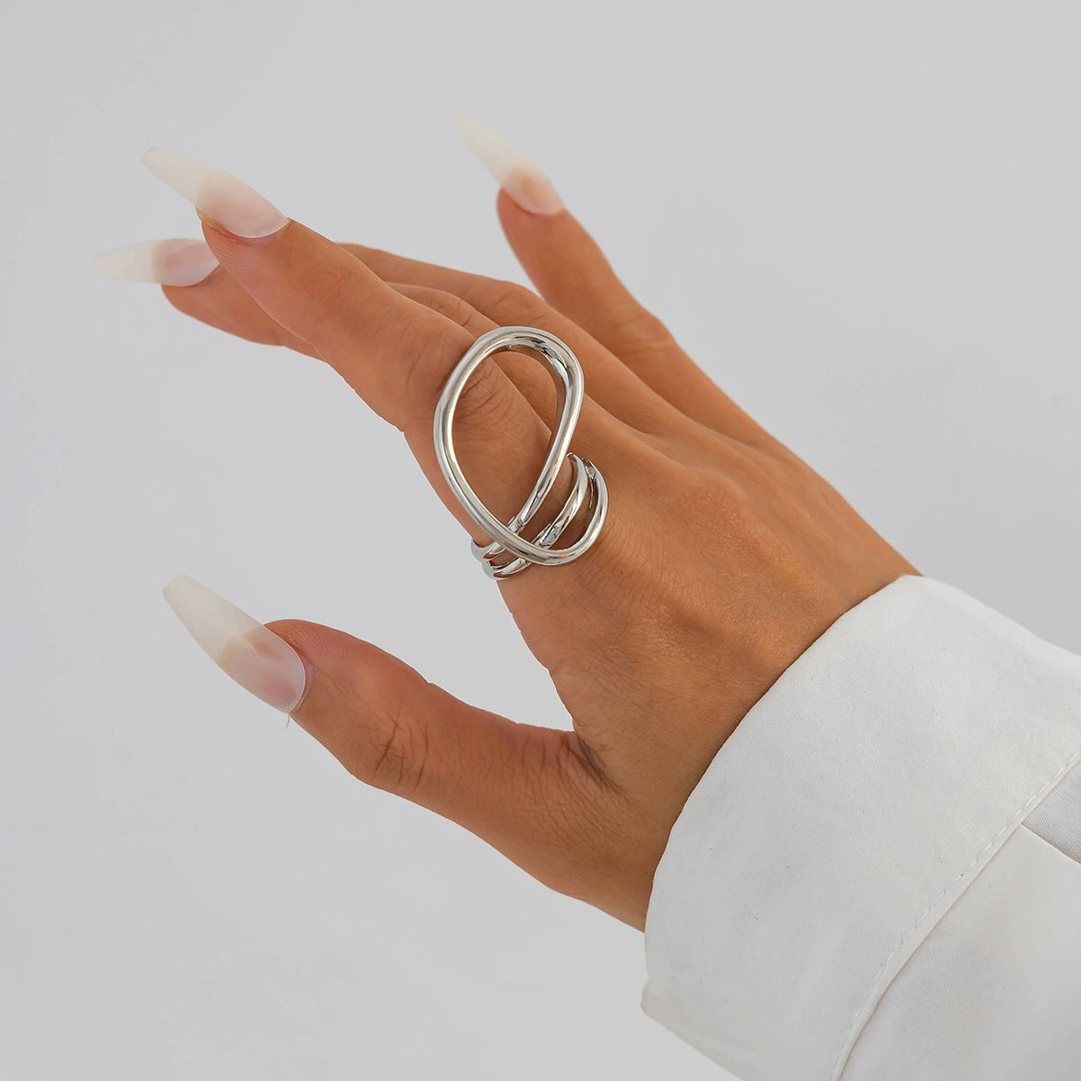 Genevieve Sculptural Metal Jewelry - Ring Style 06 - Silver Tone [1CLH7V4J]
