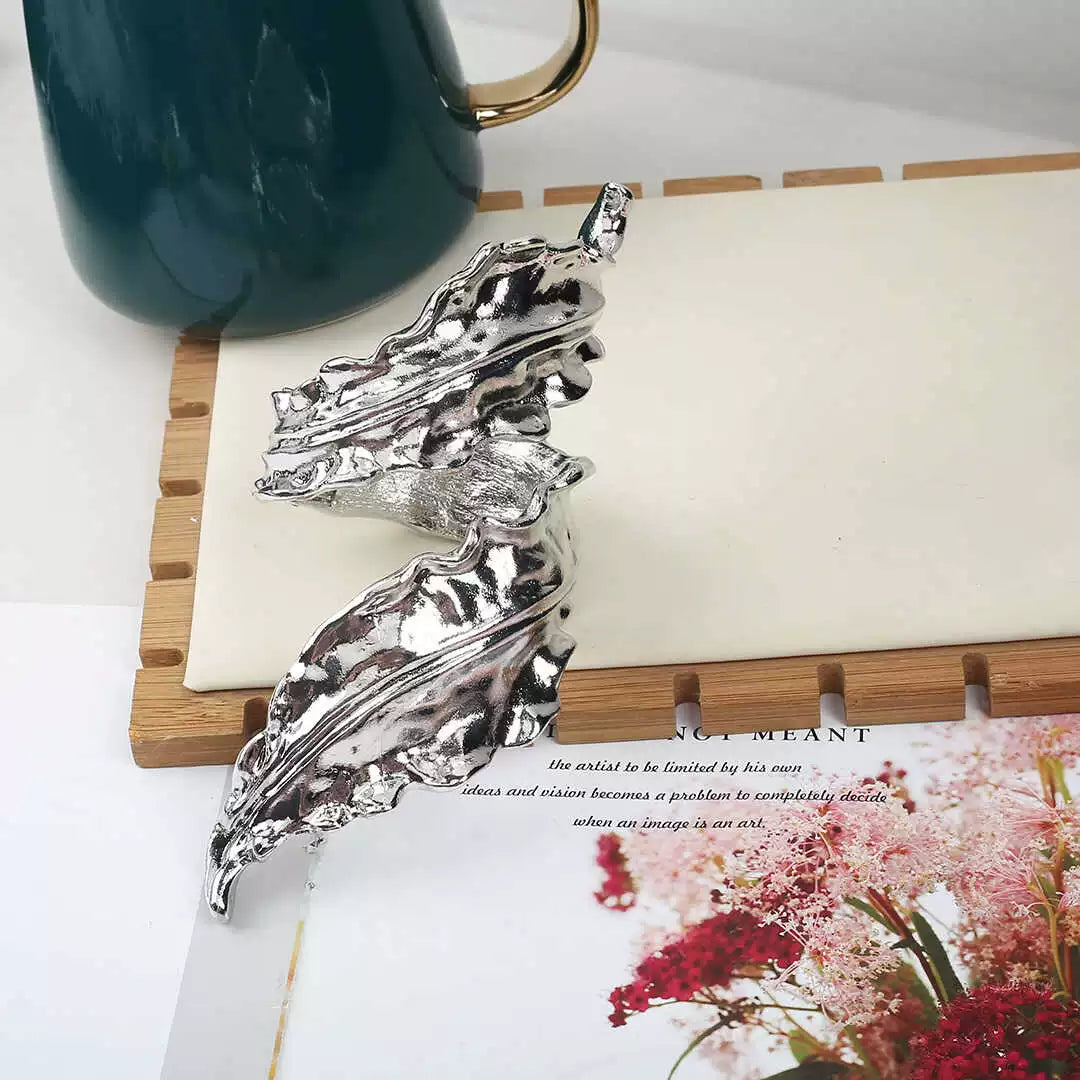 Jadah Twisted Leaf Bangle - Silver