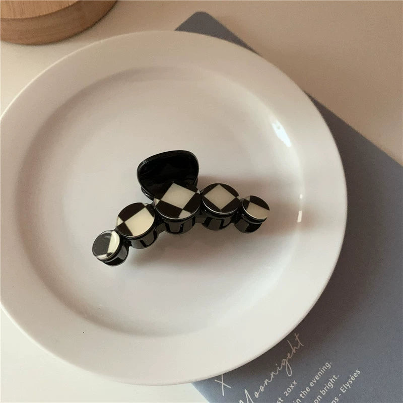 Maris Chic Hair Clips - Black Medium Claw Clip [SHG54IPK]