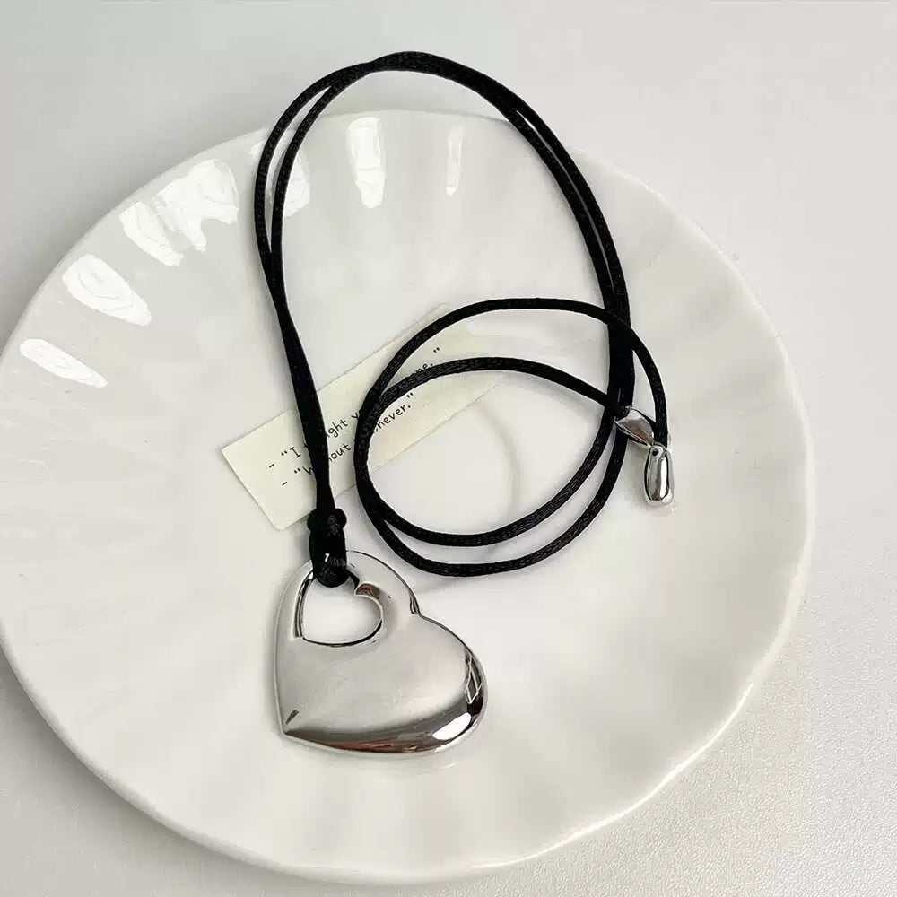 Elloise Satin Heart Choker - Silver Heart Necklace [ZTPHMS0D]