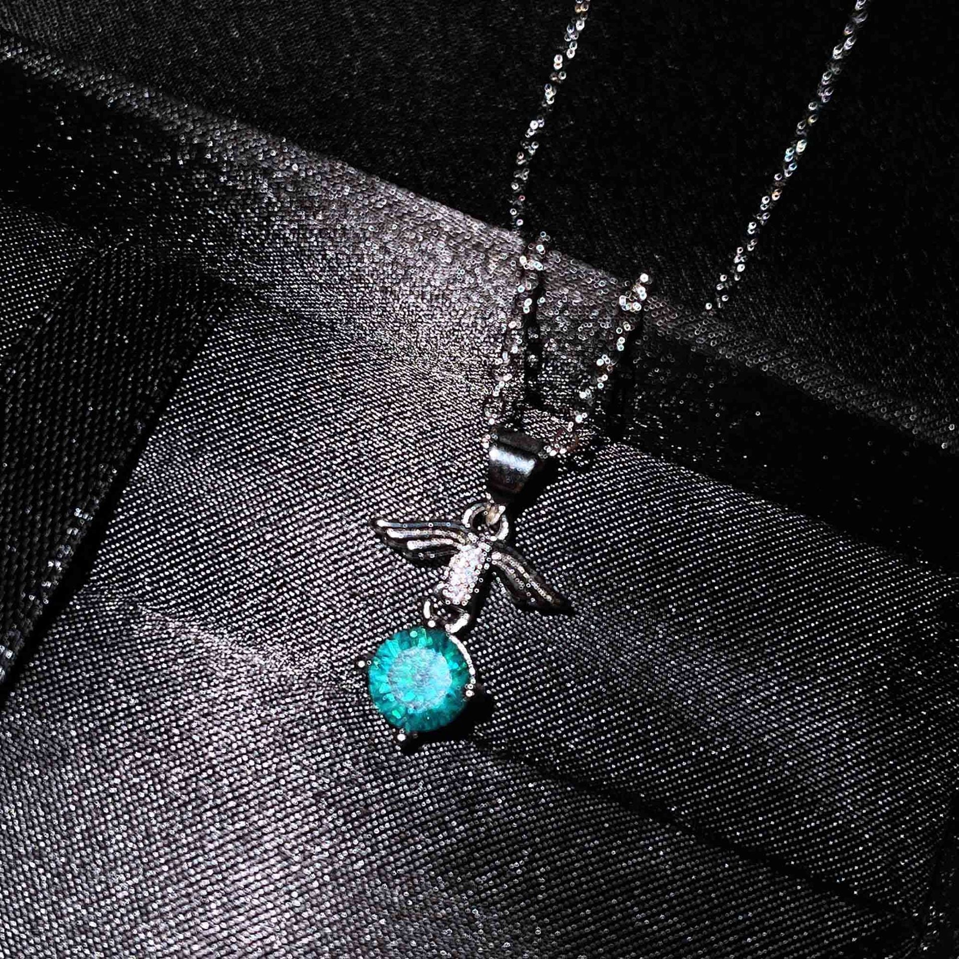 Gertrude Simulated Diamond Heart Necklace - Option 3: 1 Carat Pendant (Chain Not Included) [PM5L9JTG]