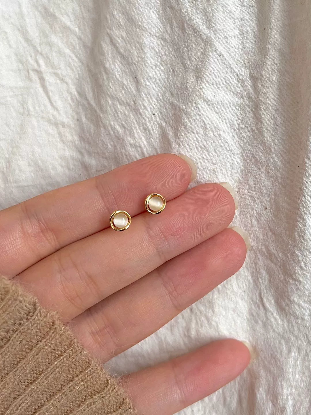Alysia Cat's Eye Star Studs - Cat's Eye Small Ear Studs