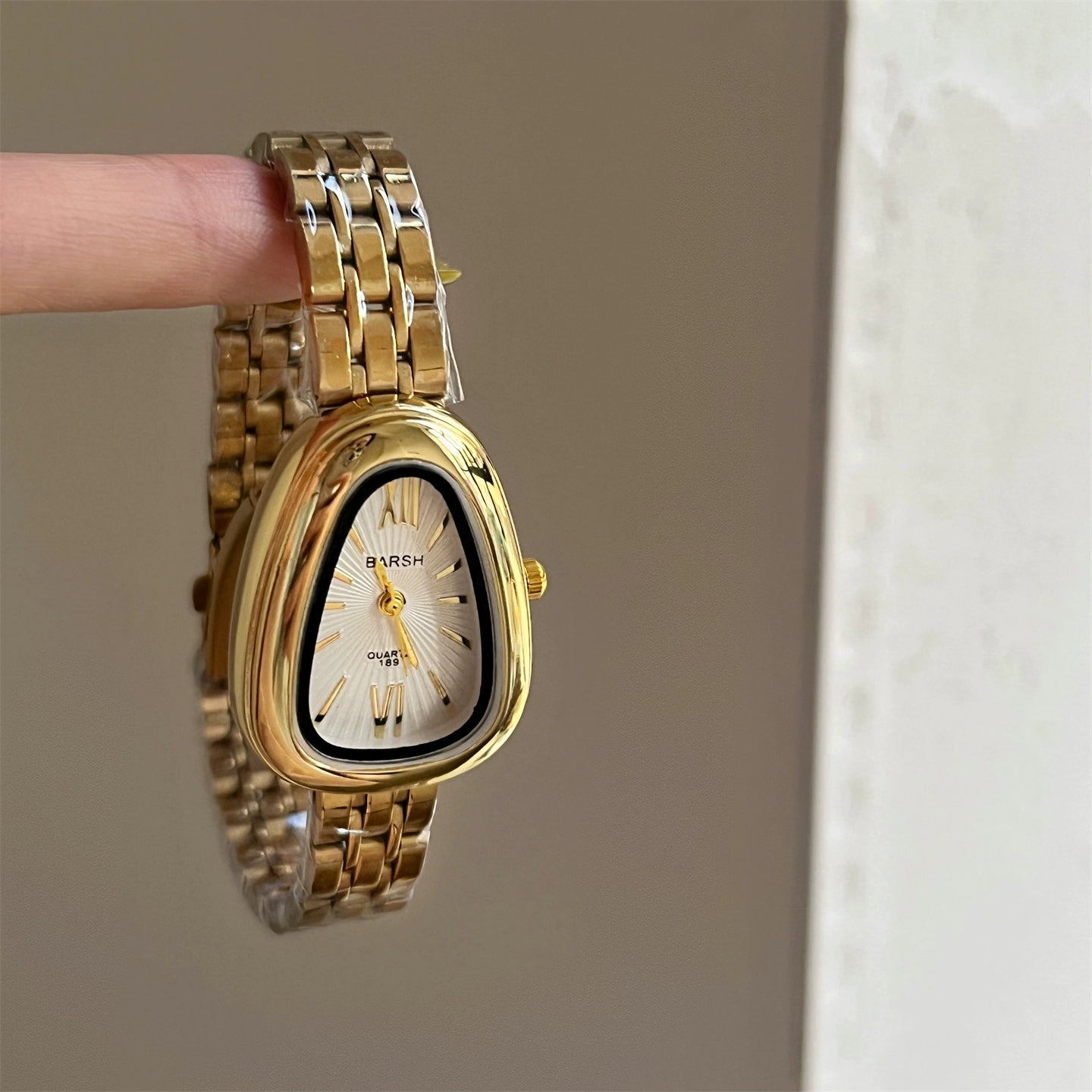 Kenadie Vintage Snake Head Watch - Gold Steel Strap, White Face [23FZ4ZK7]