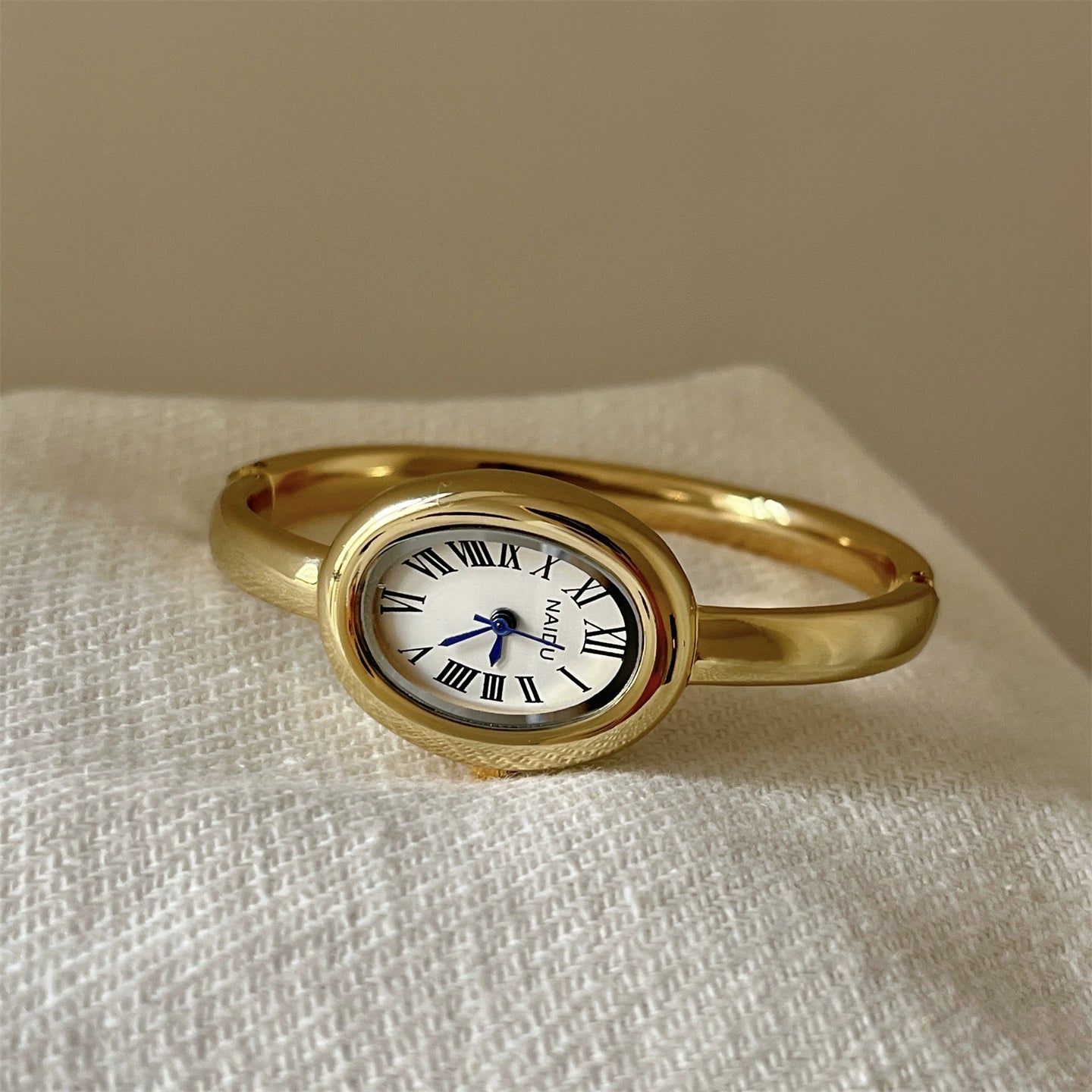 Elyzabeth Oval Retro Watch - Gold Bracelet White Dial [2HFE2B20]