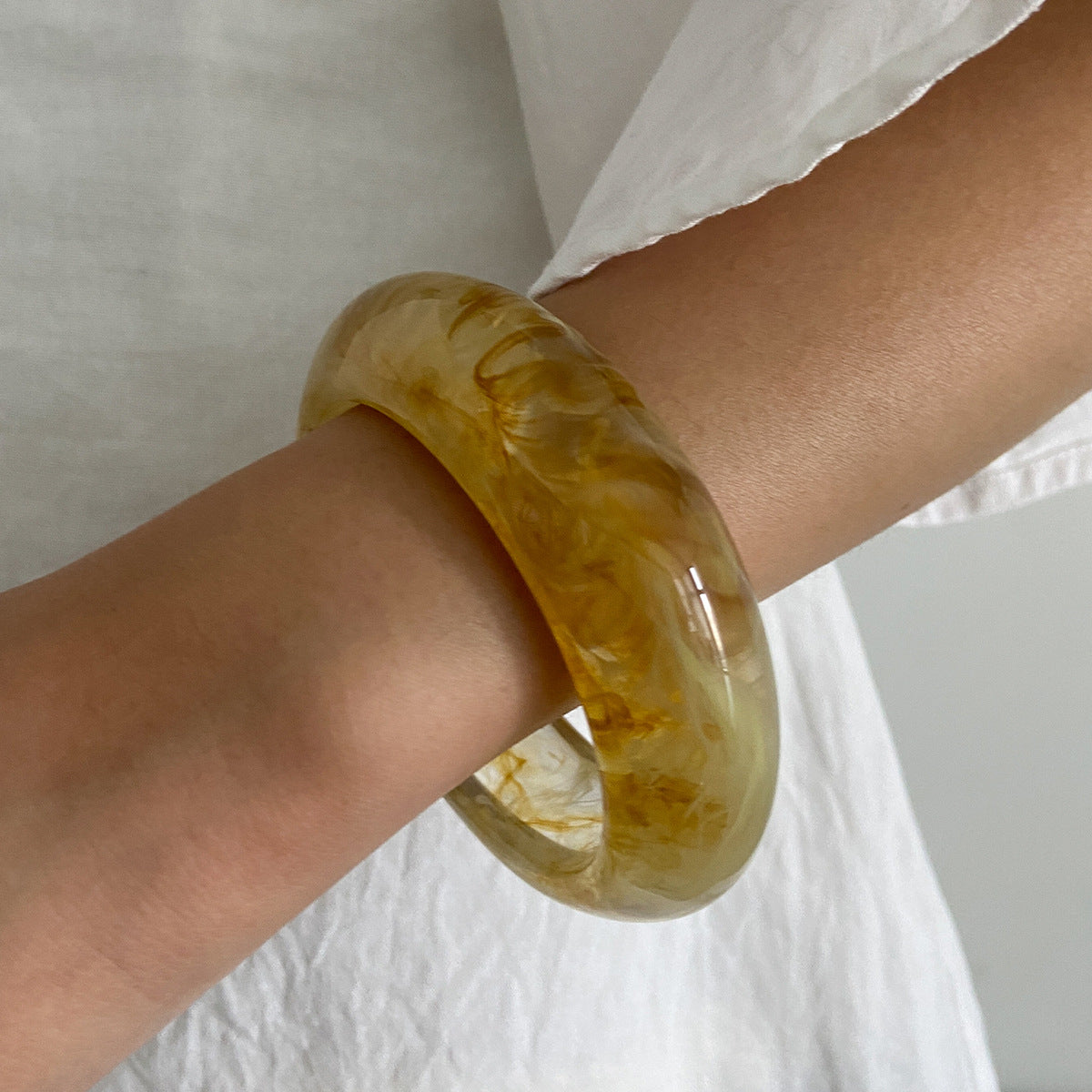 Ixchel Bold Chunky Bangle - Light Coffee [NVD12CX2]