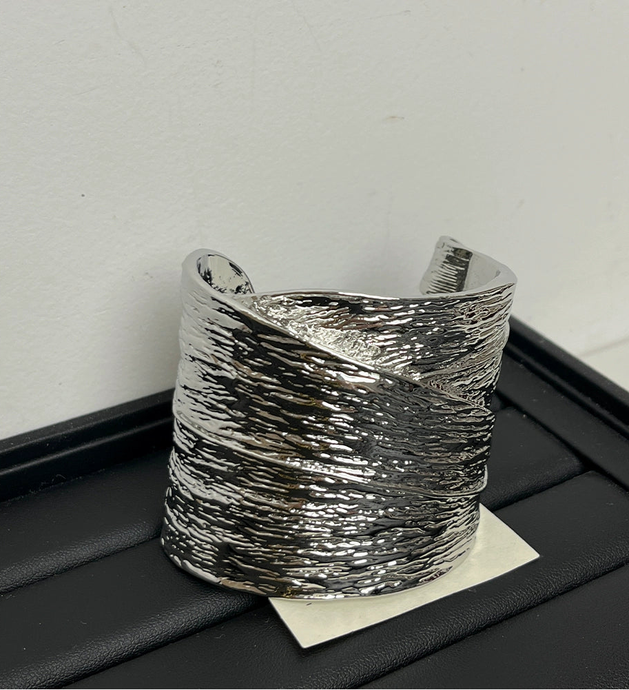 Isobel Sculptural Cuff Bracelet - Silver Wide Bracelet [RRKQ92AZ]