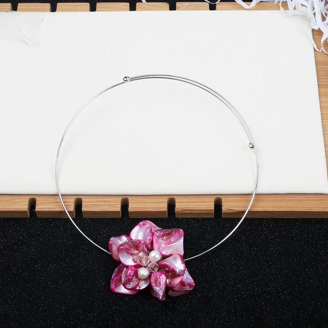 Taelyn Baroque Floral Pearl Choker - Red