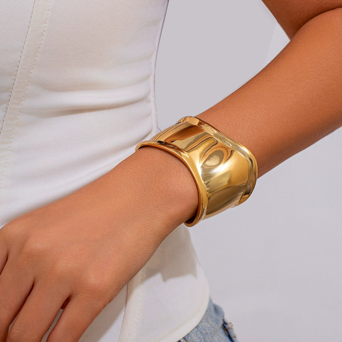 Eastyn Molten Cuff Bracelet - Gold-tone (Style 01) [F3OBFBDP]