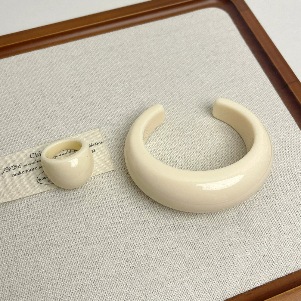 Baleigh Resin Statement Jewelry - Milky White Bracelet [QSMMXPKF]